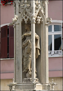 Statue de la Vierge à Altkirch statue vierge altkirch