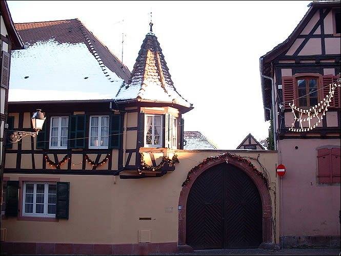 Maison dans la rue Herregass de Bouxwiller Maison dans la rue Herregass de Bouxwiller