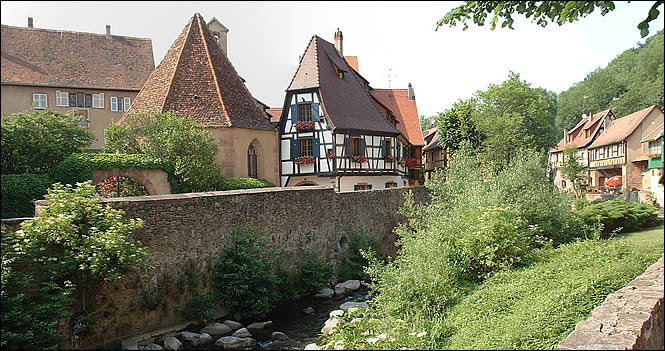 Vue de la rue de l'Oberhof à Kaysersberg Vue de la rue de l'Oberhof à Kaysersberg