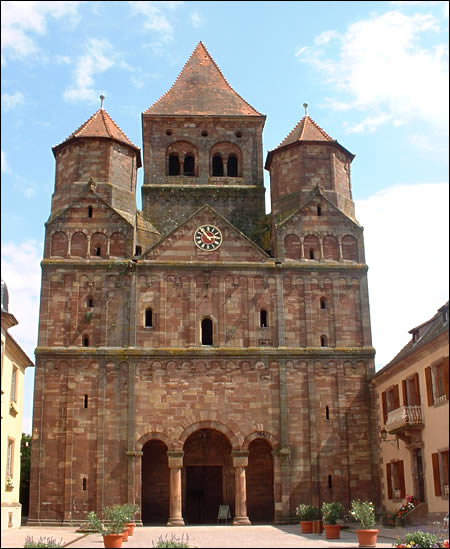 La façade de l'abbaye de Marmoutier
