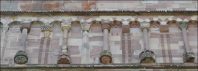 Galerie à colonnettes de l'abbaye de Murbach