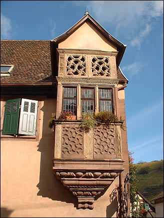 Oriel d'une maison à Niedermorschwihr Oriel d'une maison à Niedermorschwihr