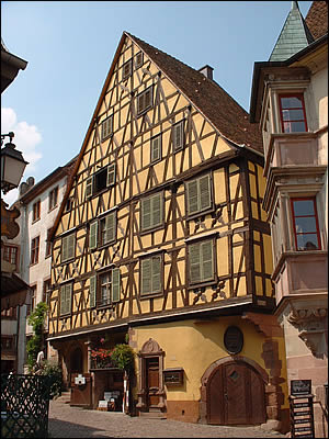La plus haute maison à colombages de Riquewihr La plus haute maison à colombages de Riquewihr