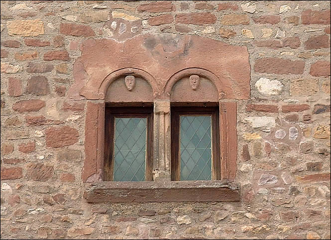 Fenêtre de la maison romane de Rosheim