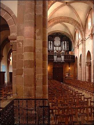 Vue de l'intérieur de l'église Sainte Foy