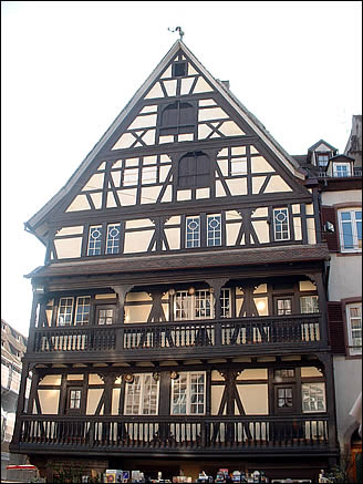 Maison de la place du marché aux cochons de lait de Strasbourg Maison de la place du marché aux cochons de lait de Strasbourg