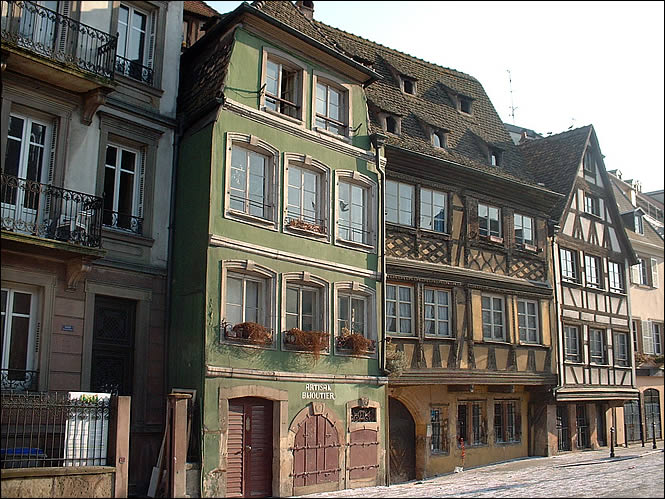 Maison le long du quai des bateliers à Strasbourg Maison le long du quai des bateliers à Strasbourg