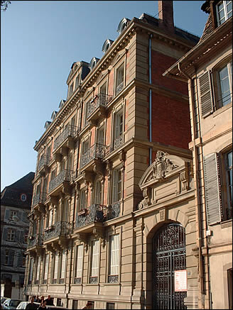 Maisons sur le quai Saint Thomas Maisons sur le quai Saint Thomas