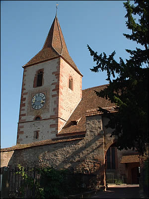 L'entrée de l'église d'Hunawihr L'entrée de l'église d'Hunawihr