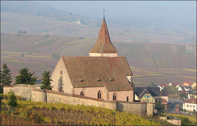 L'église fortifiée de Hunawihr L'église fortifiée de Hunawihr
