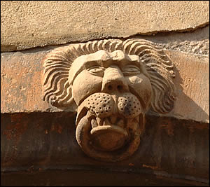 Figure de lion rue des vignerons à Turckheim