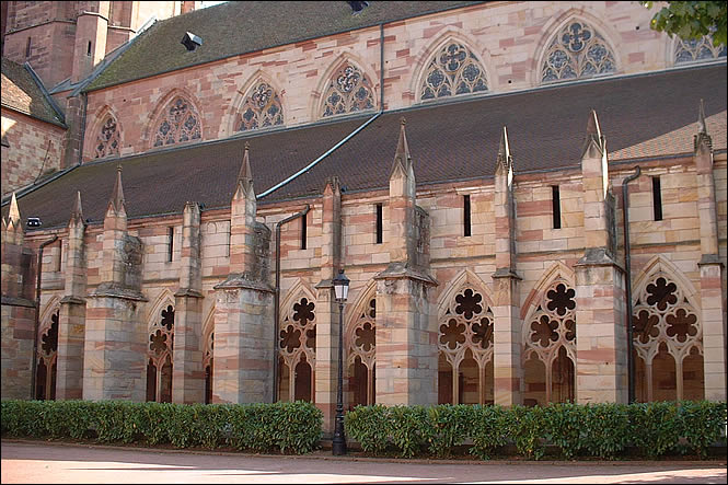 Le cloître del'église Saints Pierre et Paul de Wissembourg